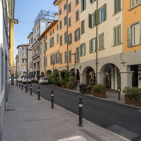 San Bernardino 8 - Immobili E Soluzioni Rent Appartement *